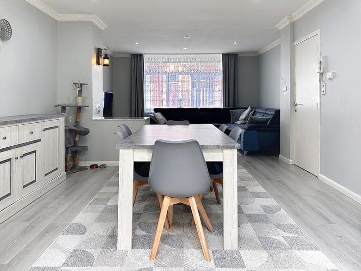 Spacious 4-bedroom house with studio