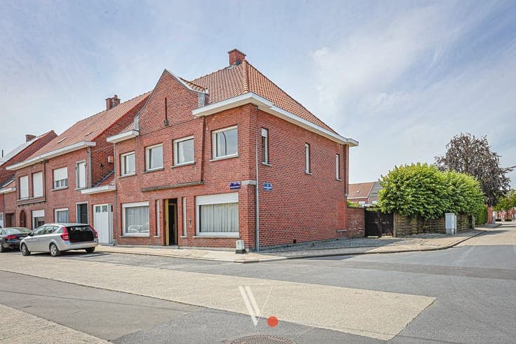 Halfopen woning met veel potentieel in het rustige Emelgem