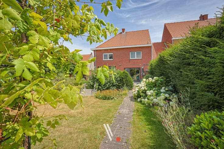 Halfopen woning met veel potentieel in het rustige Emelgem
