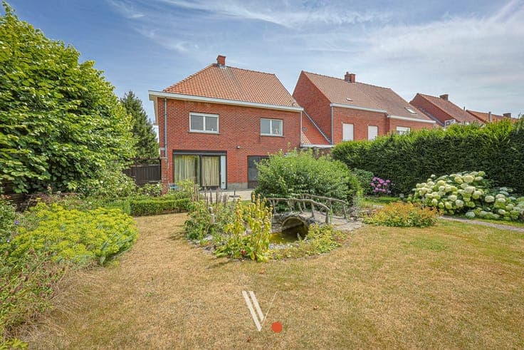 Halfopen woning met veel potentieel in het rustige Emelgem