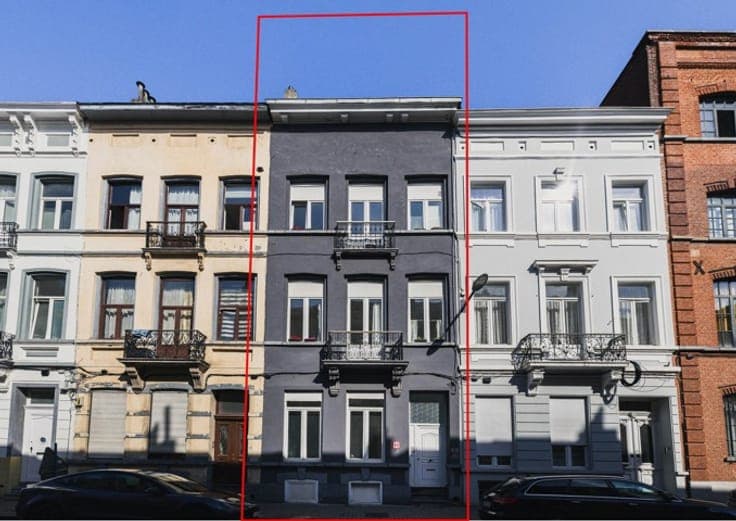 INCOME PROPERTY WITH 4 REGISTERED UNITS