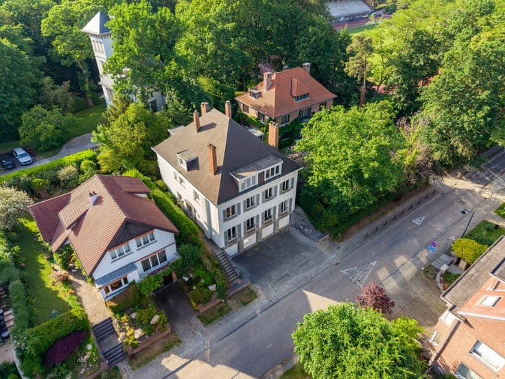 5 residential units garden parking spaces.