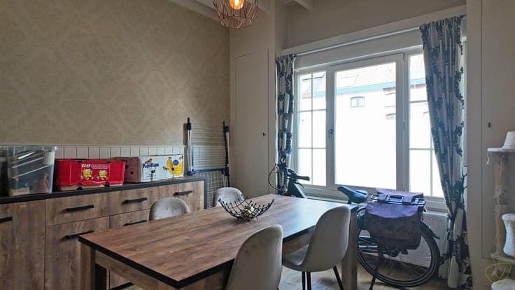 Gezellige instapklare woning met zonnig koertje in Eeklo!