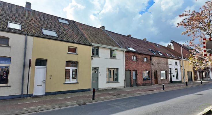Gezellige instapklare woning met zonnig koertje in Eeklo!