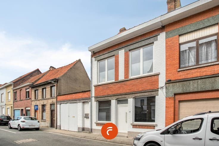 Ruime , instapklare gezinswoning met garage en tuin in he...
