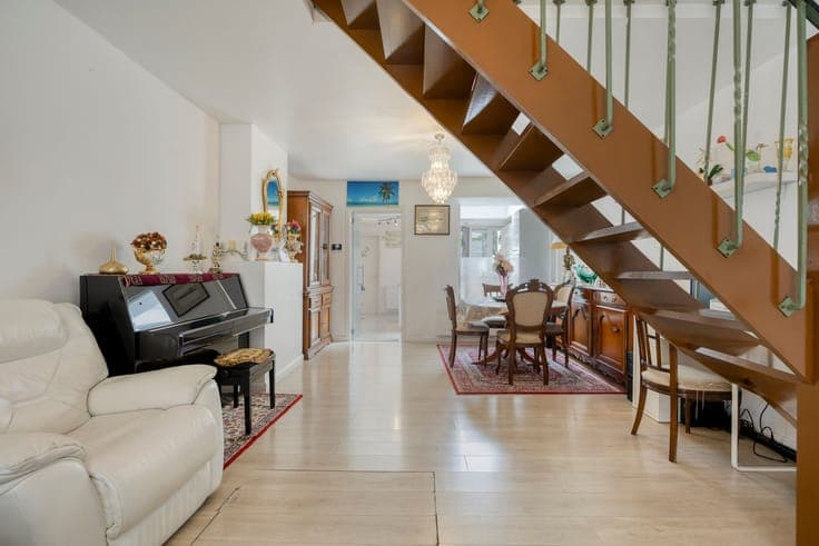 Cosy, move-in-ready home in a central location