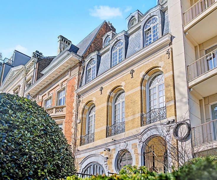 Churchill neighbourhood – Magnificent mansion, renovated man