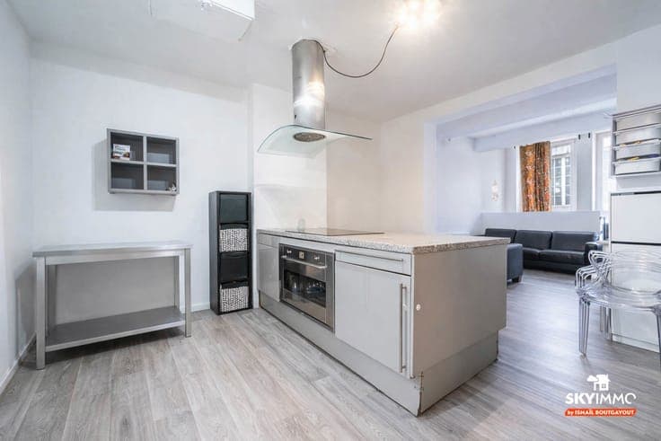 IMMEUBLE MIXTE - REZ COMMERCIAL - APPART SPACIEUX - A LIEGE