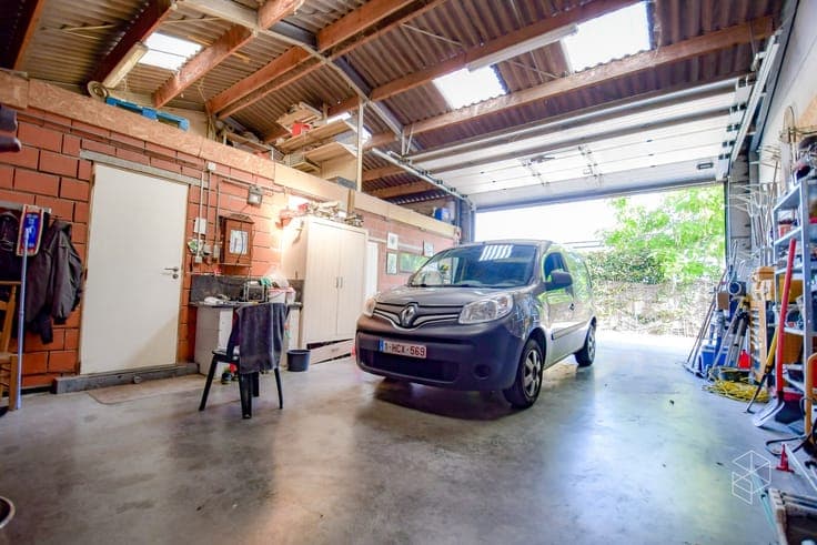 Wonen en ondernemen op één locatie: woning met loods in R...