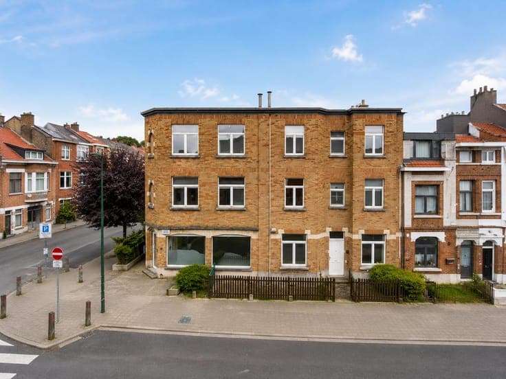 AUDERGHEM– MIXED-USE BUILDING / POSSIBILITY 3 APARTMENTS