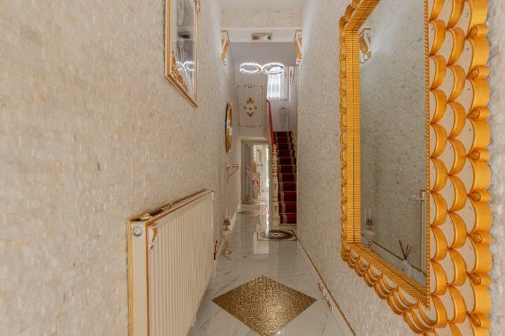 Spacious modern family home with 4 bedrooms and a lovely ...