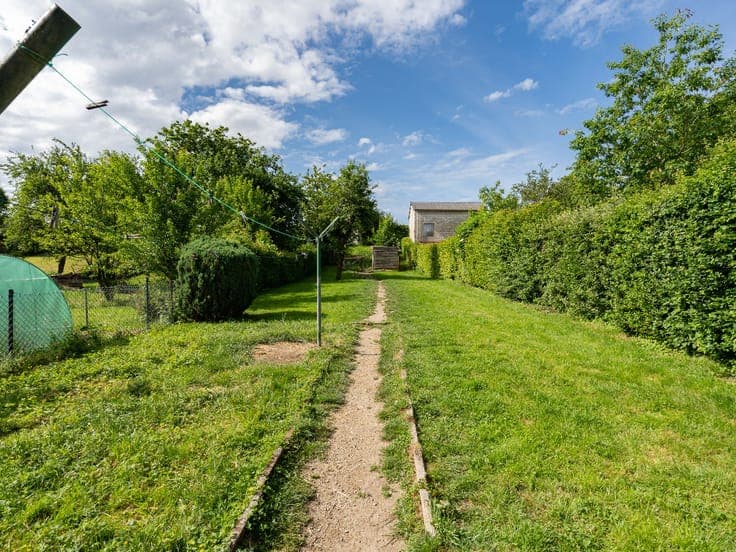 House with commercial premises, garden and garage in Vresse-