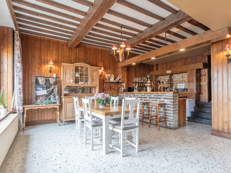 House with commercial premises, garden and garage in Vresse-