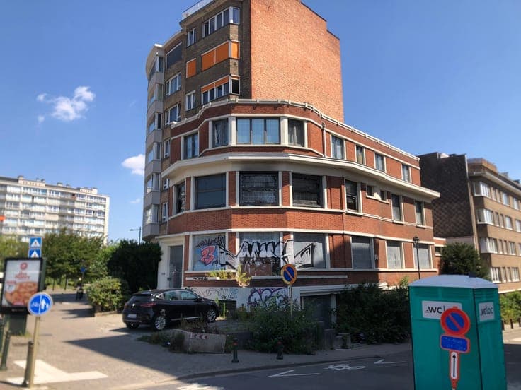 Grand Immeuble de coin