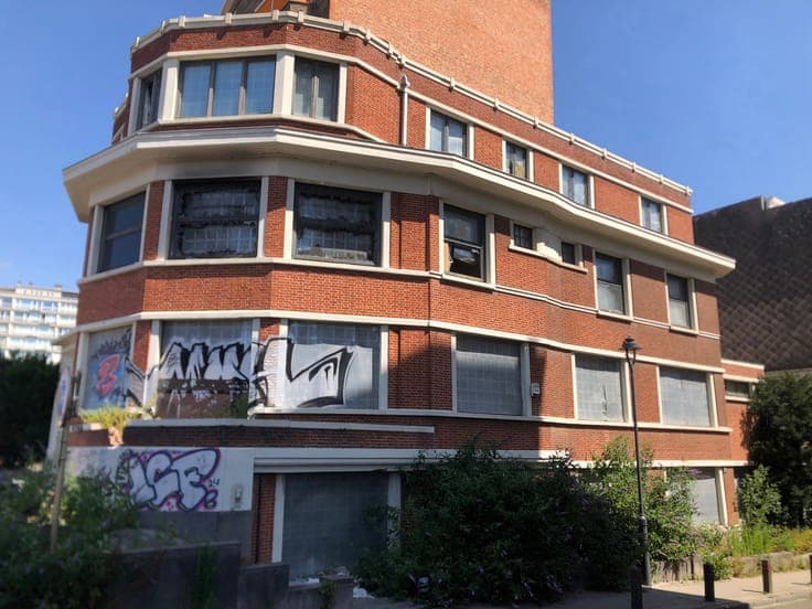 Grand Immeuble de coin