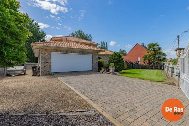 SINT-LIEVENS-HOUTEM - Spaanse villa met zwembad