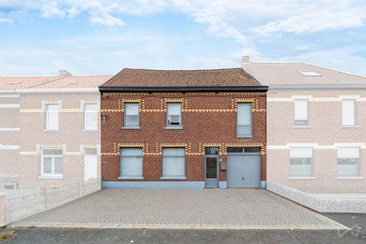 3/4 bedroom house, garden, garage and building plot