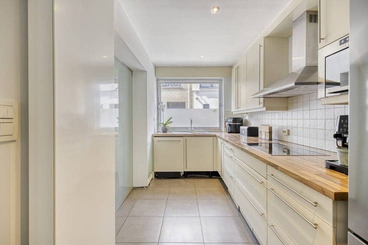 4 bedroom house with large garden for sale in Niel