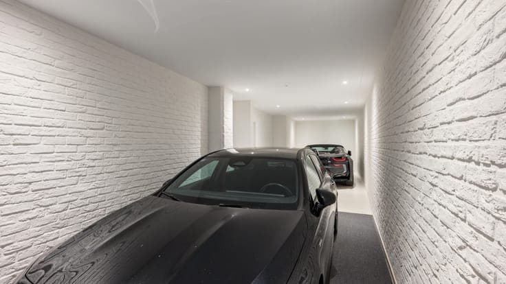 EXCLUSIEVE en VOLLEDIG gerenoveerde charmante stadswonin...