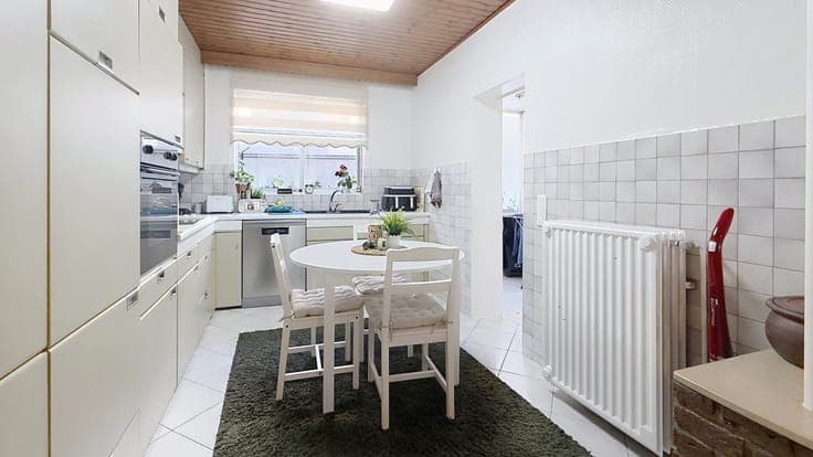 Investment property with 2 residential units