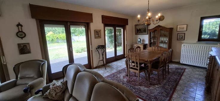 Great house on a nice plot, quiet neighborhood.