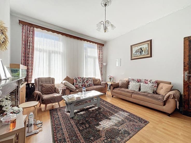 INVESTMENT PROPERTY WITH 3 RECOGNIZED UNITS