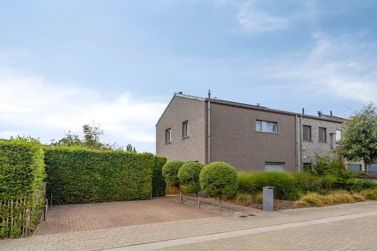 Instapklare halfopen woning met 3 slaapkamers en tal van ...