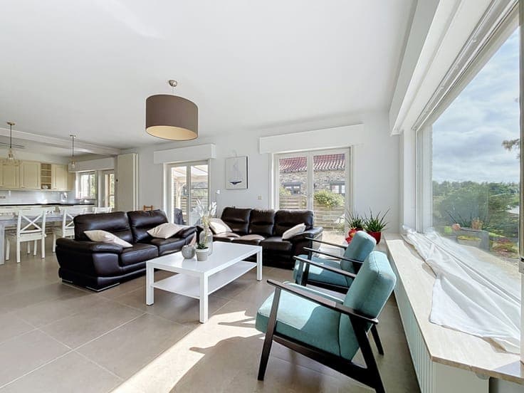 Bungalow woning met 3 slaapkamers, garage en tuin te Oost...