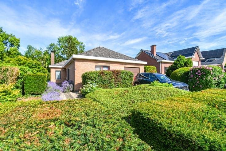 Single-story living with a lovely garden in the heart of Boo