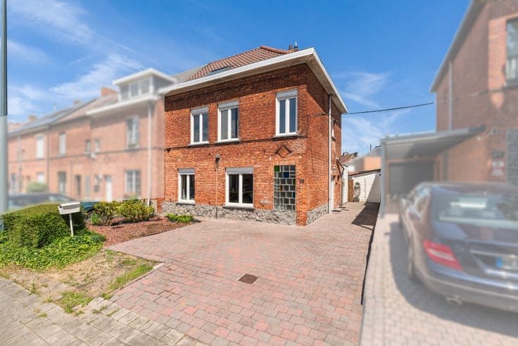 Semi-detached home with garden in Machelen