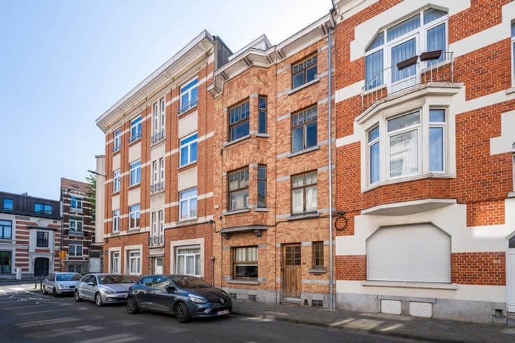 HOUSE (4 bedrooms/2 bathrooms) with a floor area of 260m²