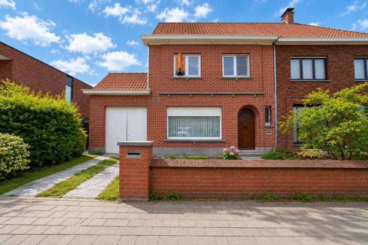 Op te frissen halfopen bebouwing op 'Bosmolens' in Izegem