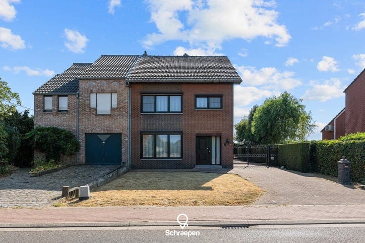Ruime gezinswoning met 3 tot 4 slpks op riant perceel van...