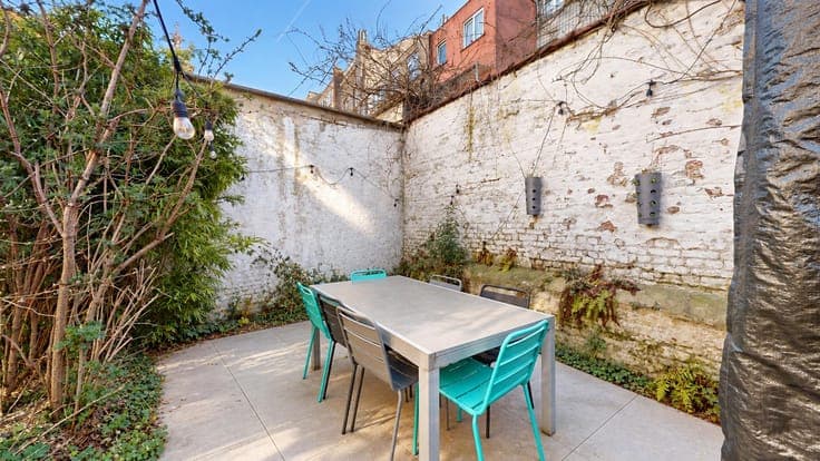 SCHAERBEEK - 6-bedroom house with garden