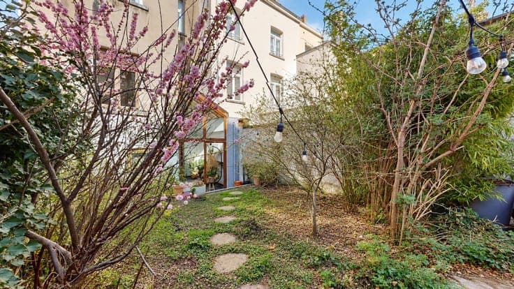 SCHAERBEEK - 6-bedroom house with garden