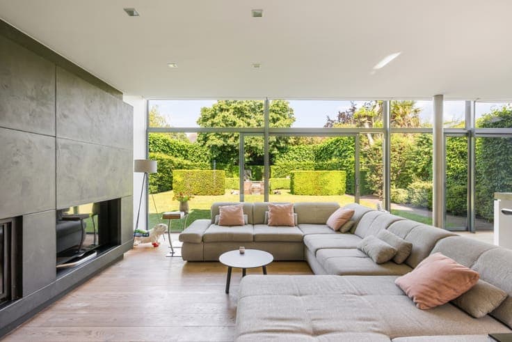 Stylish villa in a green oasis