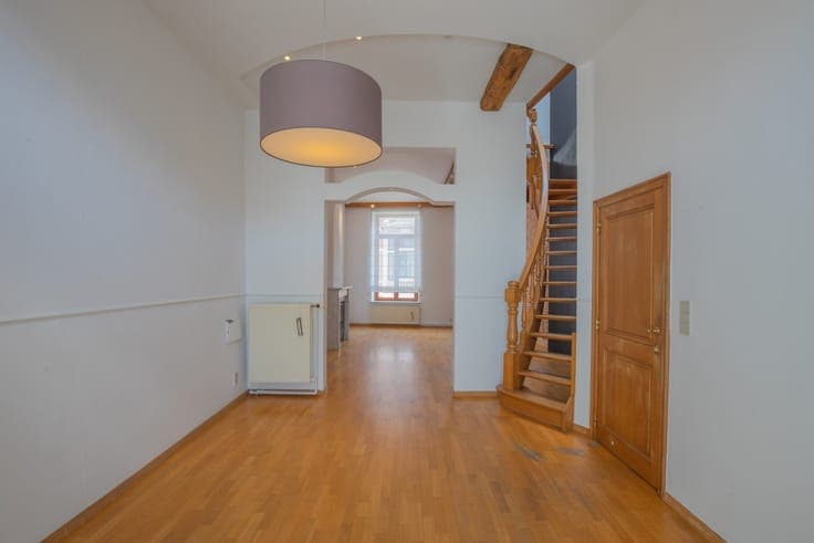 Voormalige tandartspraktijk met ruim duplexappartement, p...
