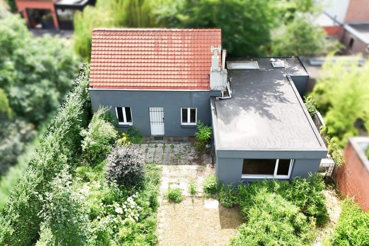 Woning met bijgebouw te centrum Lovendegem
