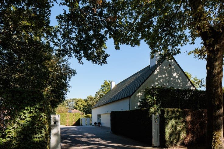 Villa met binnenzwembad op uitstekend gelegen perceel van...