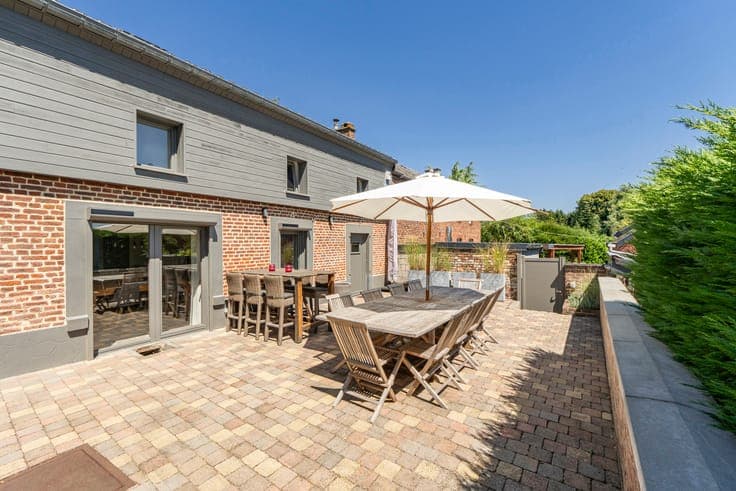 Renovated 3-bedroom house with terraces and garden