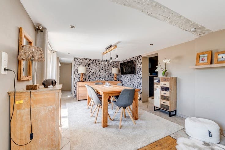 Renovated 3-bedroom house with terraces and garden