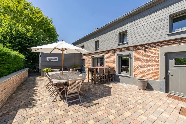 Renovated 3-bedroom house with terraces and garden
