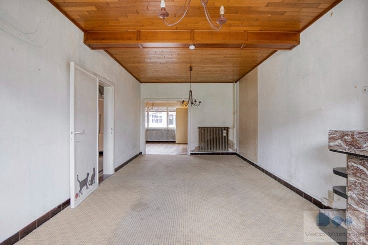 Te renoveren woonhuis met vergund magazijn (612 m²) te Ke...