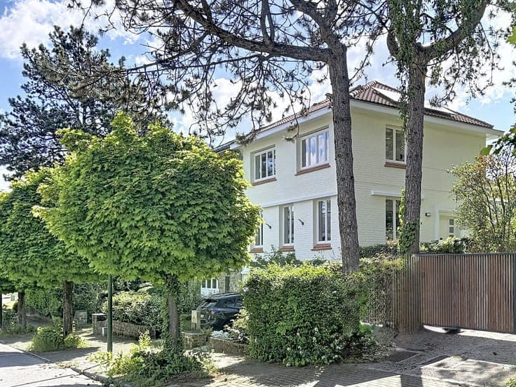 Observatory Neighborhood, a 3-facade house fully renovated o