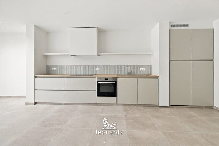 Move-in ready home, ideal first purchase or investment!