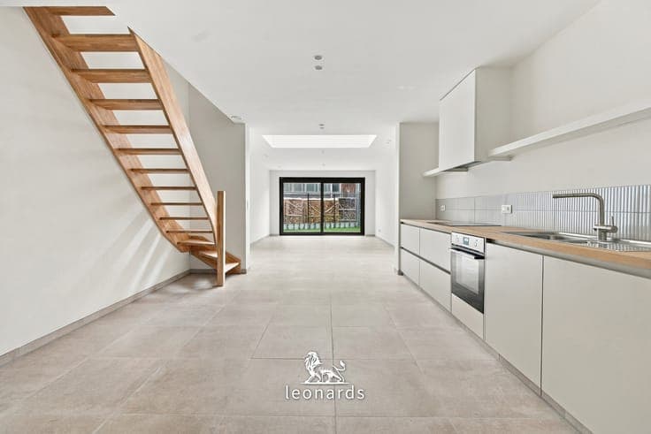 Move-in ready home, ideal first purchase or investment!