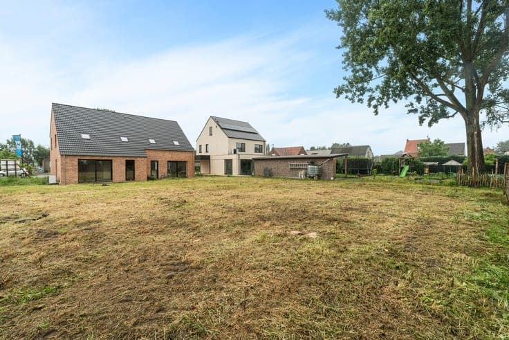 Hectaar bouwt halfopen woningen in Arisdonk, Waarschoot!