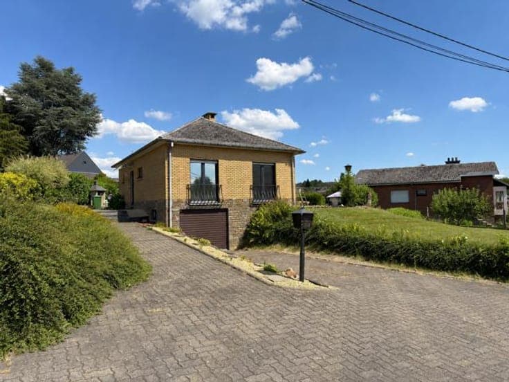 Beautifully Renovated Bungalow with Spacious Garden