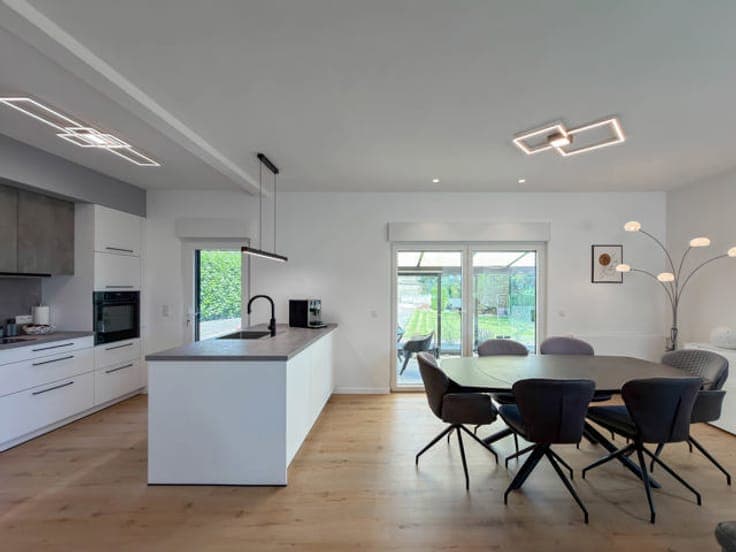 Beautifully Renovated Bungalow with Spacious Garden