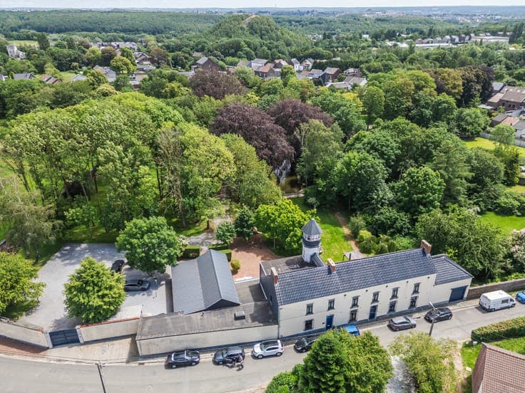 Magnificent property on 1.5 hectares near Charleroi Airport